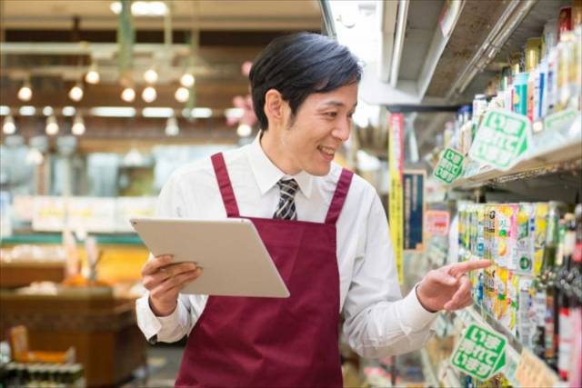 スーパーの難しい事務仕事は責任者である店長の特権
